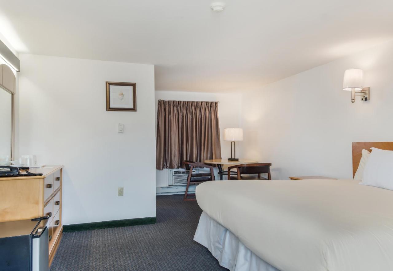 Americas Best Value Inn Hyannis Exterior foto