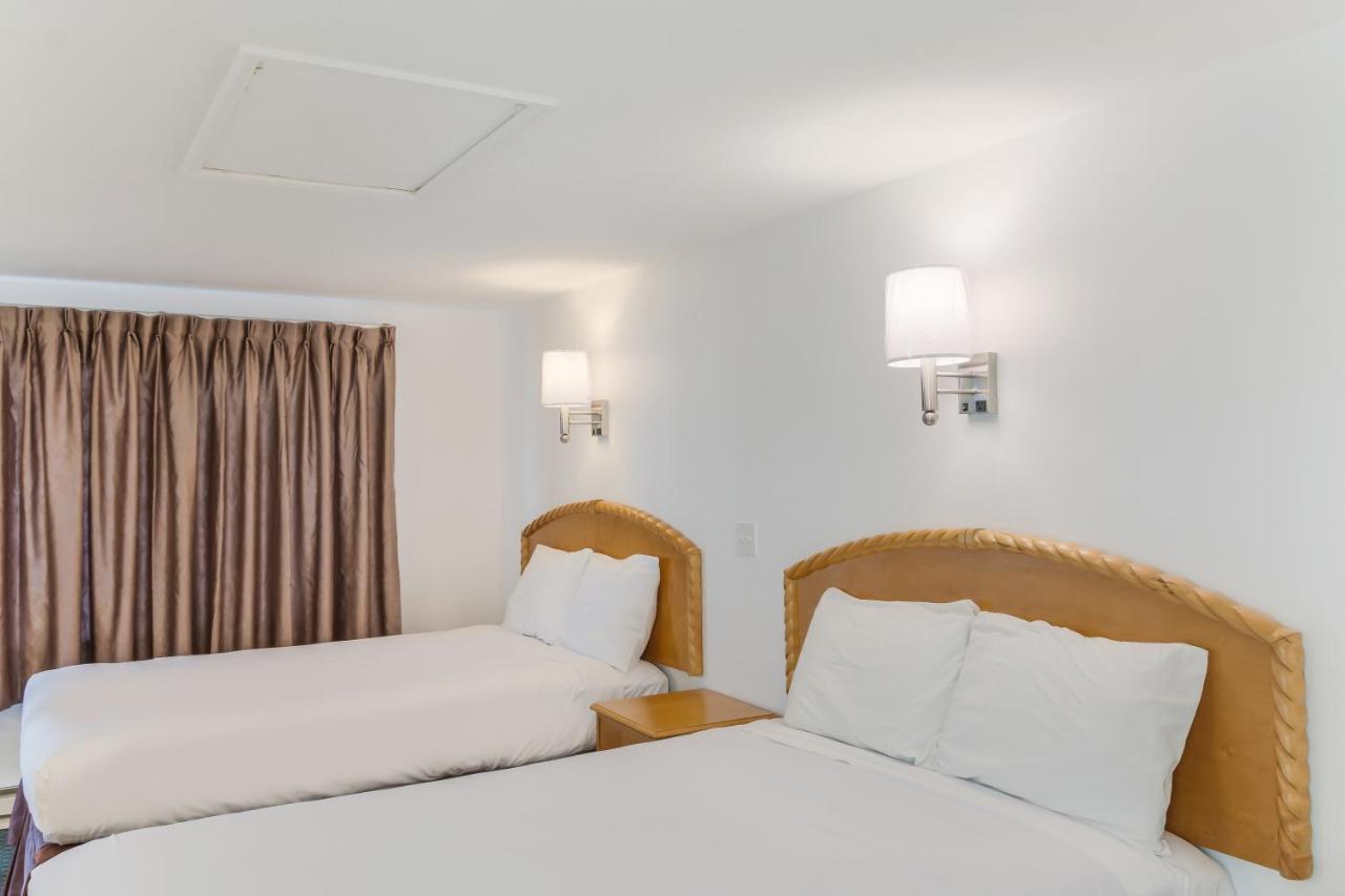 Americas Best Value Inn Hyannis Exterior foto