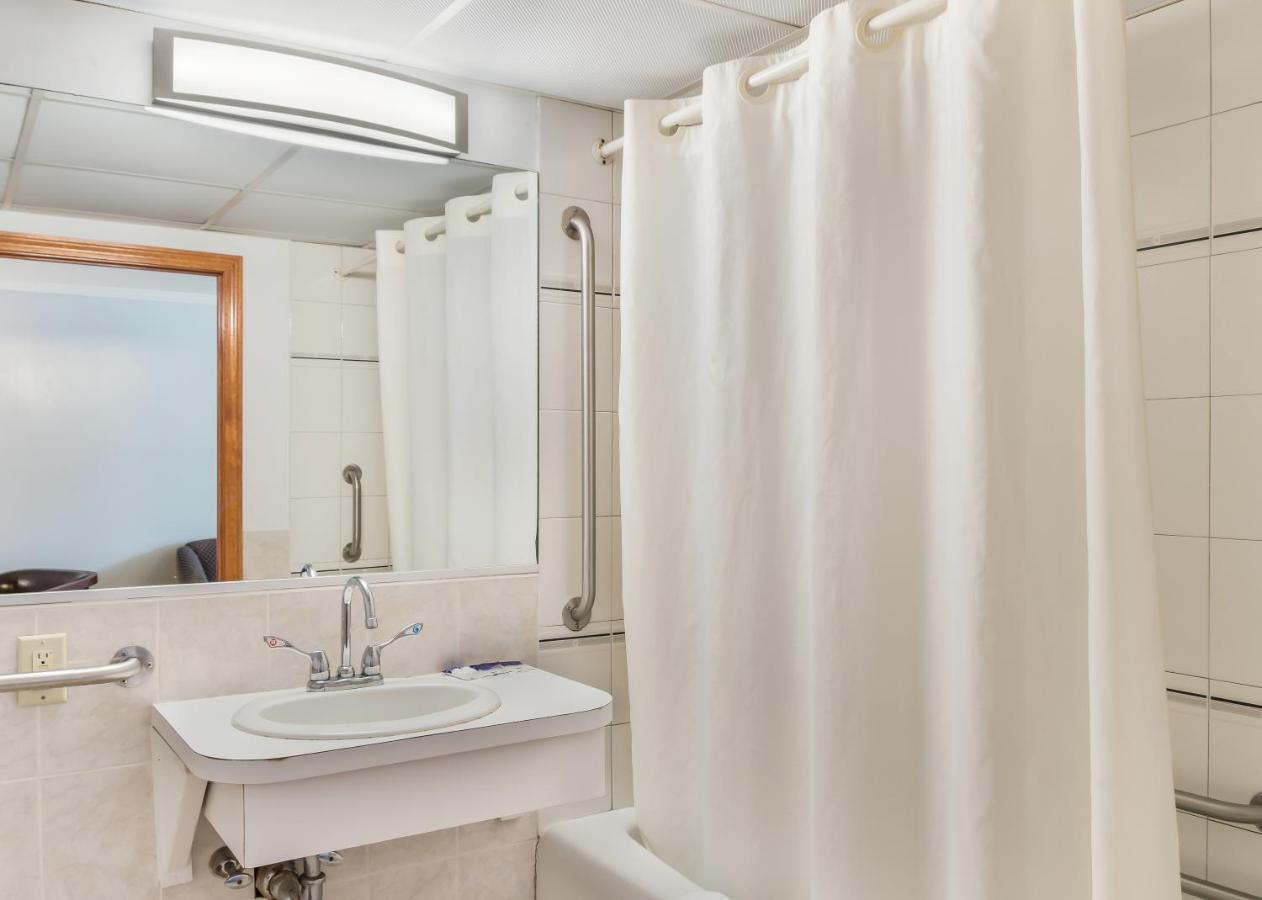Americas Best Value Inn Hyannis Exterior foto