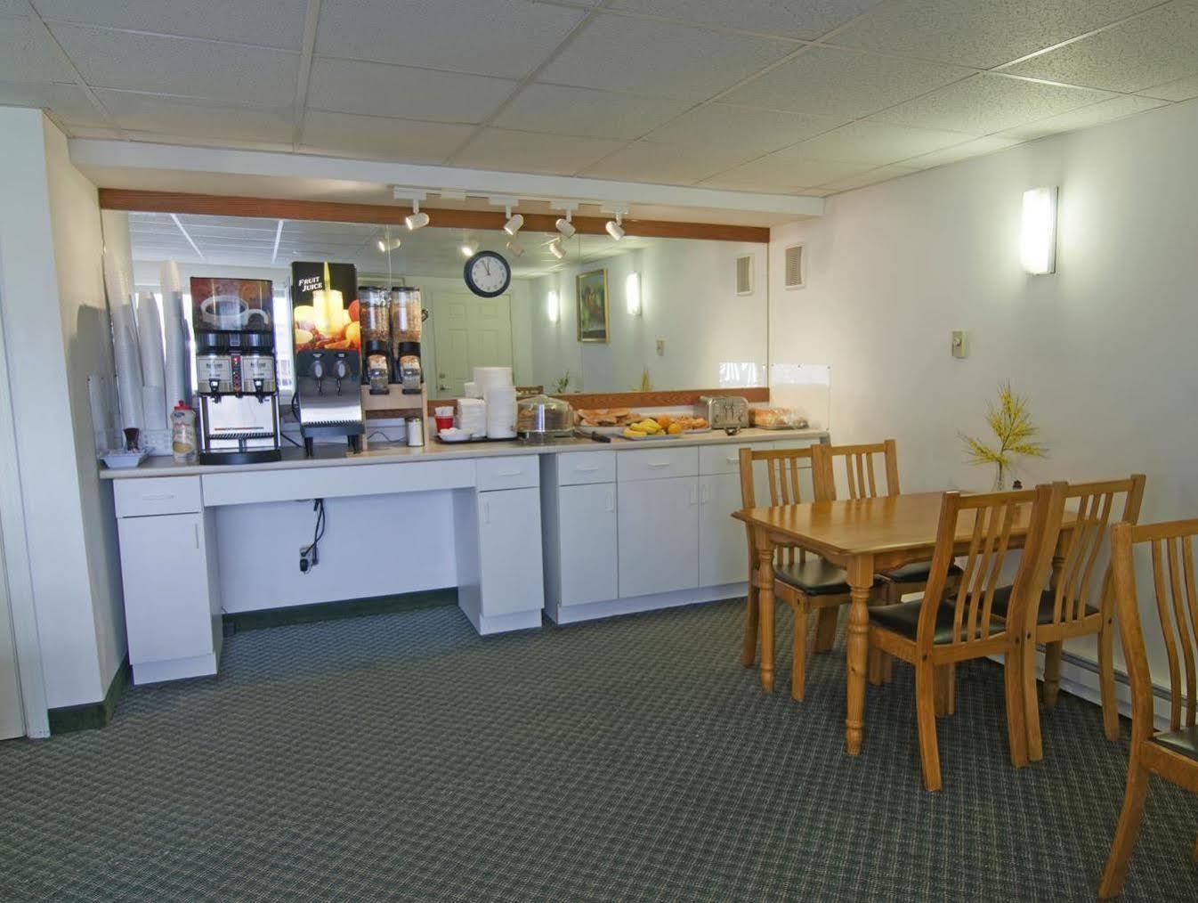 Americas Best Value Inn Hyannis Exterior foto